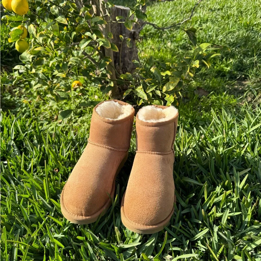 UGG mini Classic II chestnut winter boots size 5 women
